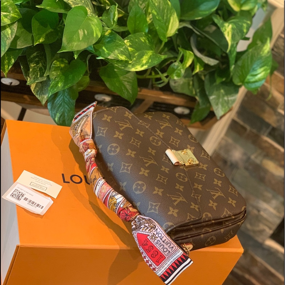 Louis Vuitton Pochette Metis - Picture 15 of 16